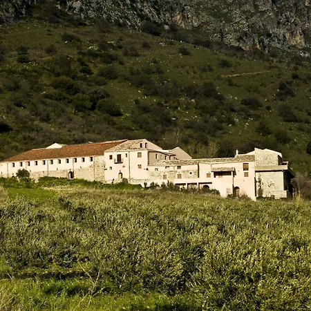 Masseria La Chiusa Hotel 3*
